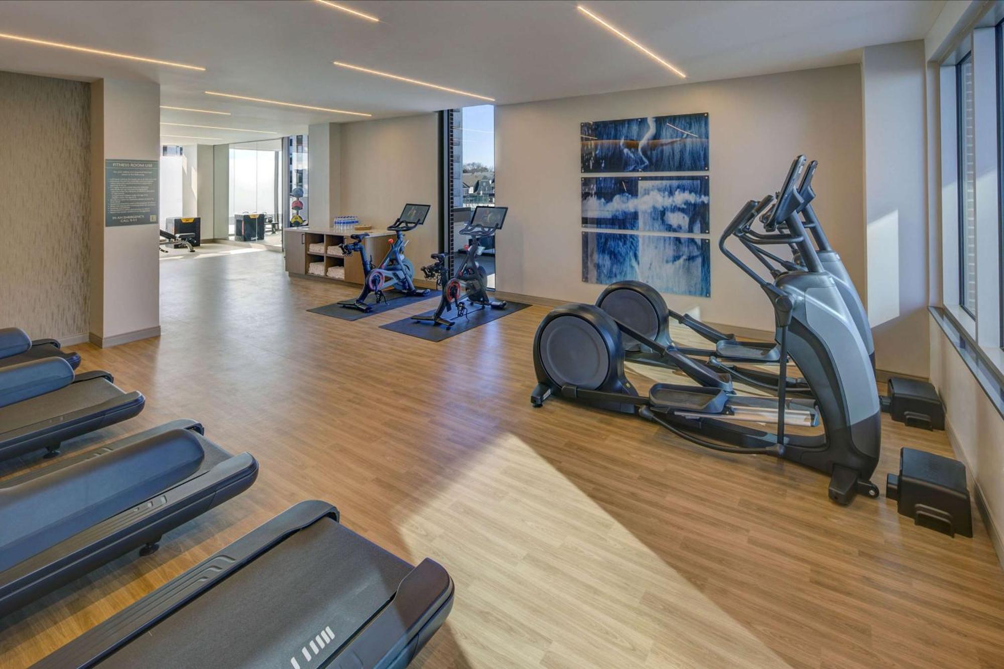 Embassy Suites By Hilton Virginia Beach Oceanfront Resort Esterno foto